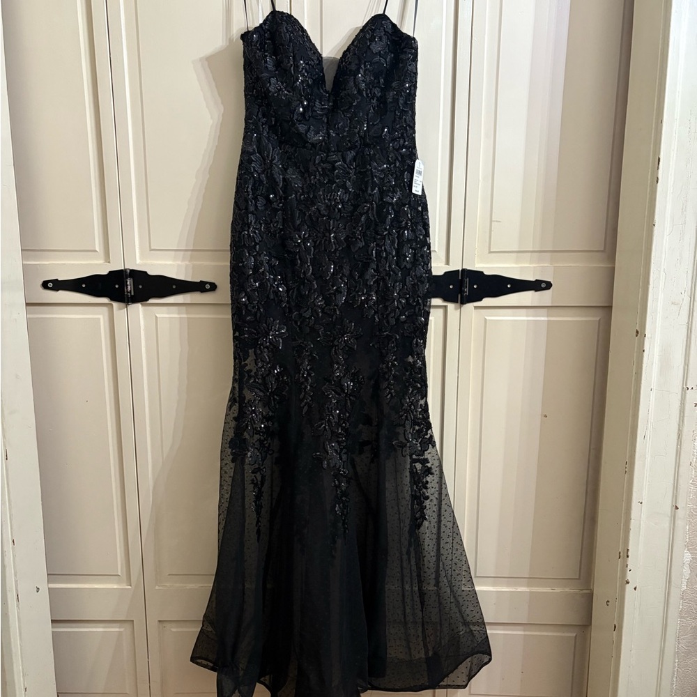 Windsor Black Spaghetti Strapped Lace Dress